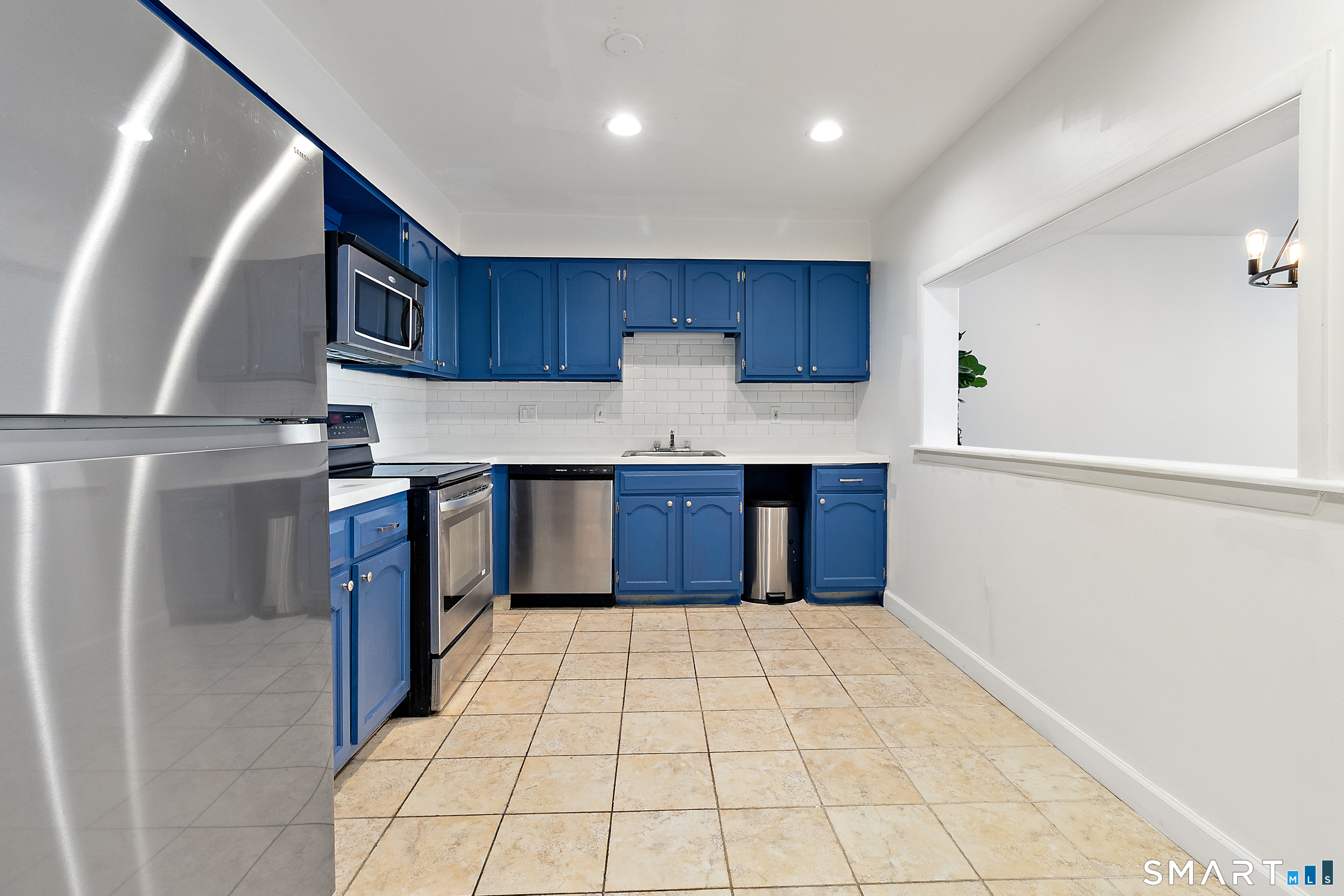 1460 Elm Street Unit: 220