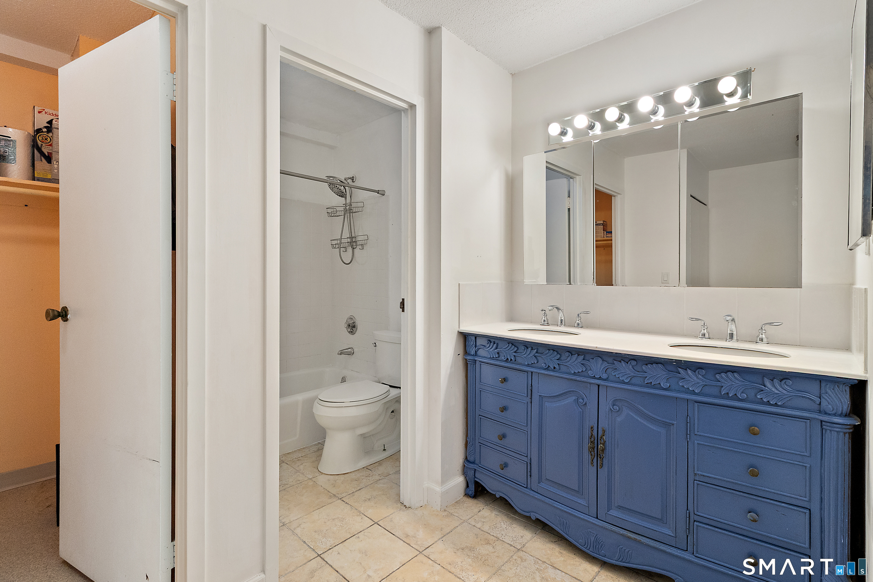 1460 Elm Street Unit: 220