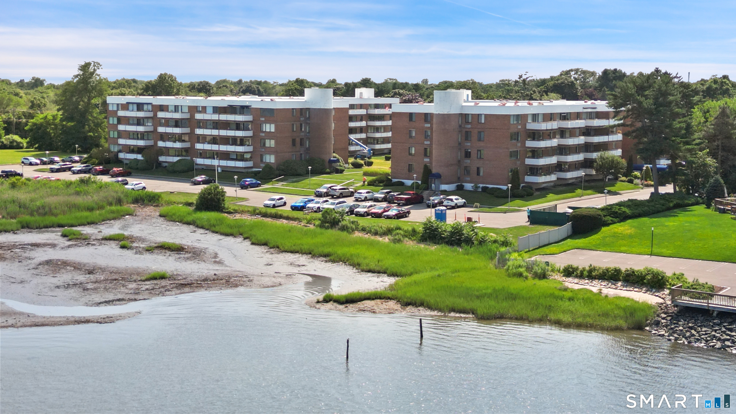 1460 Elm Street Unit: 220