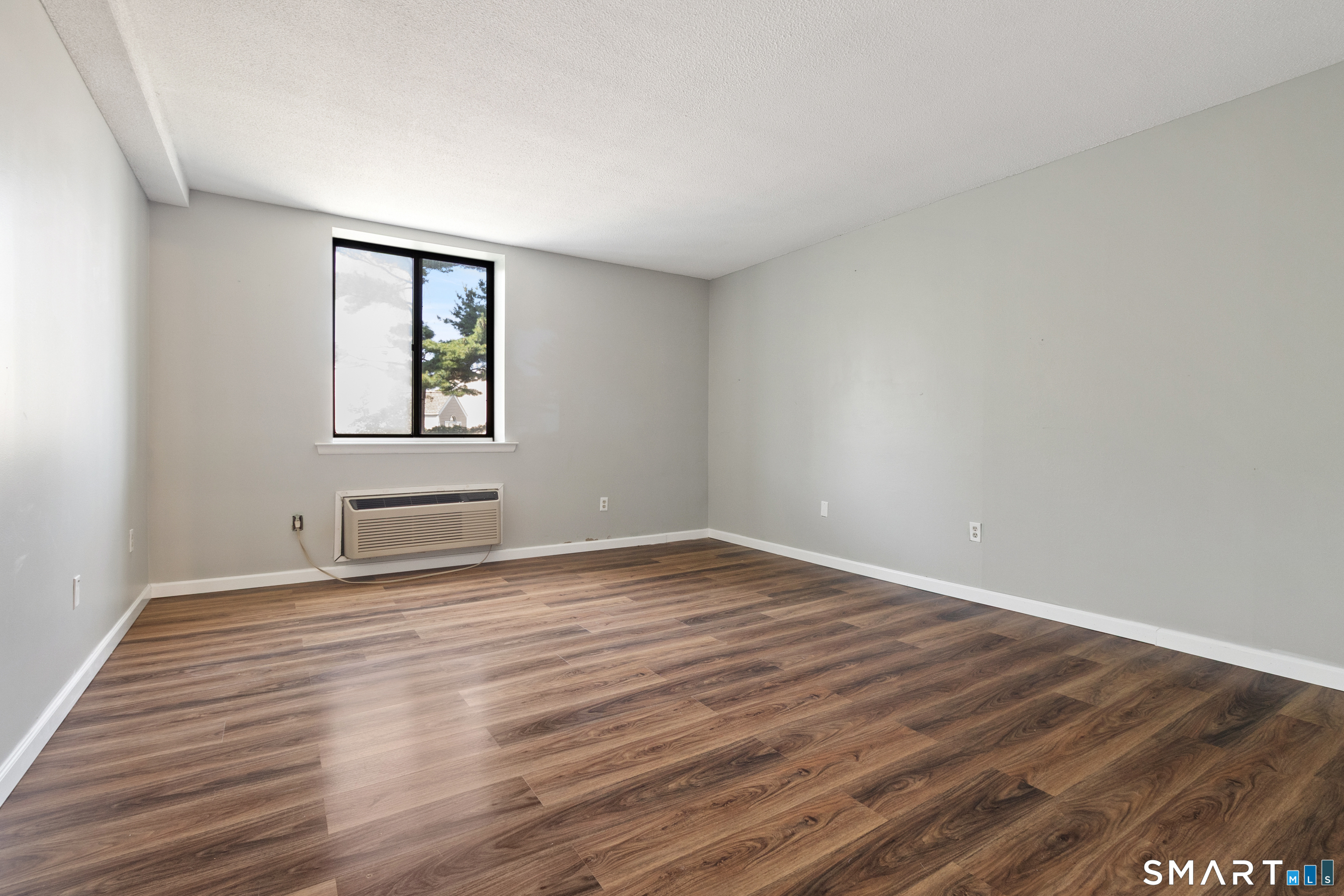 1460 Elm Street Unit: 220