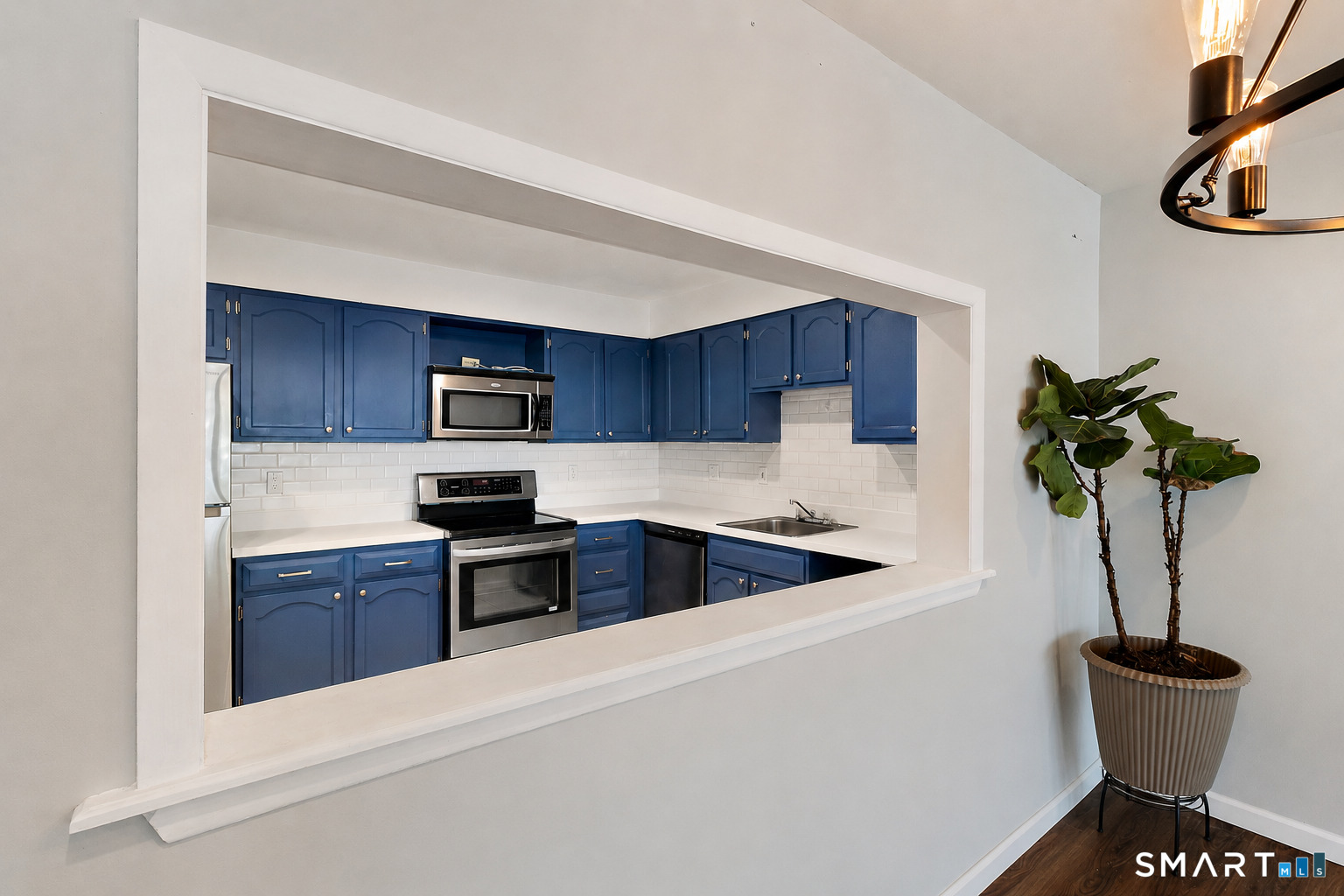 1460 Elm Street Unit: 220