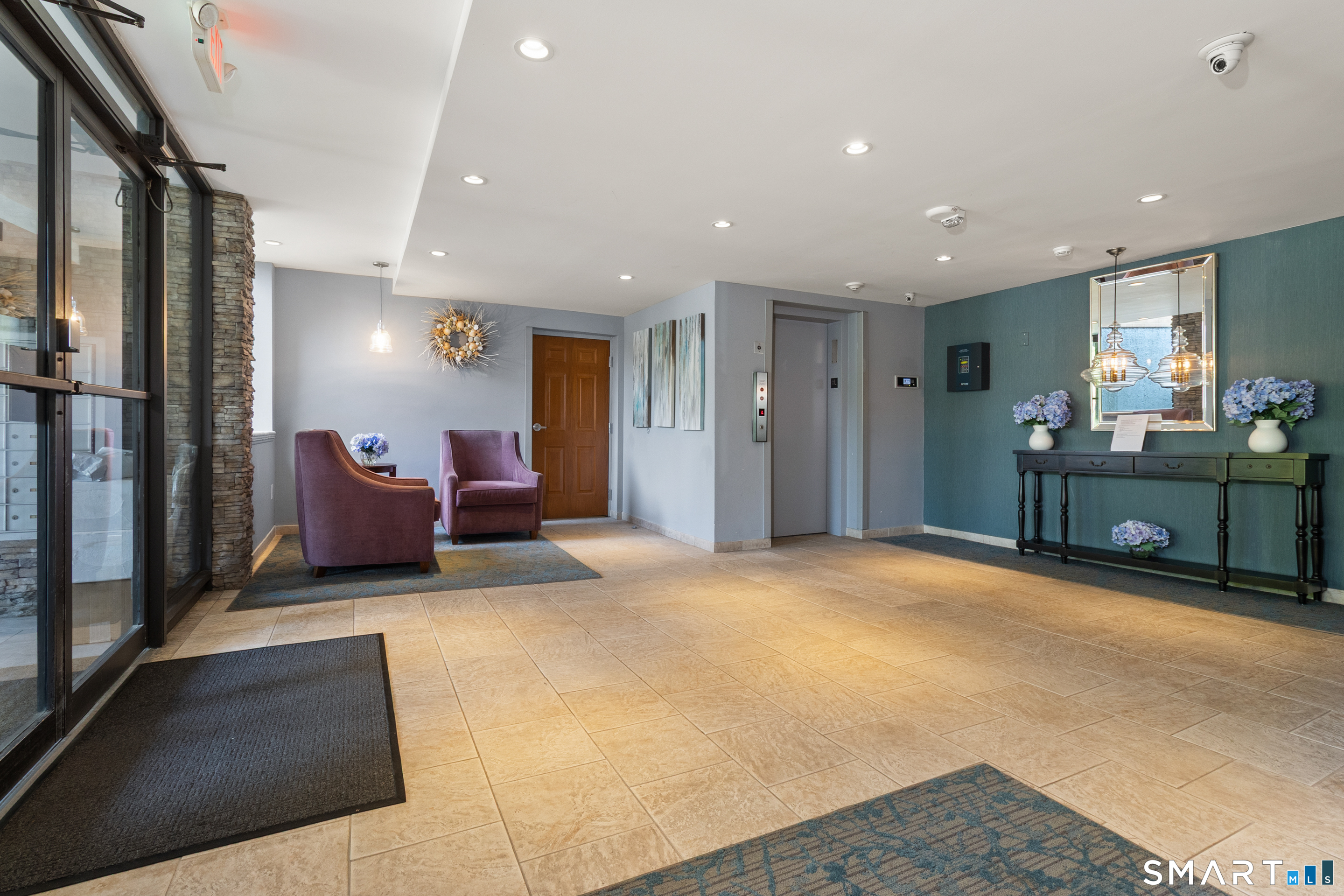 1460 Elm Street Unit: 220