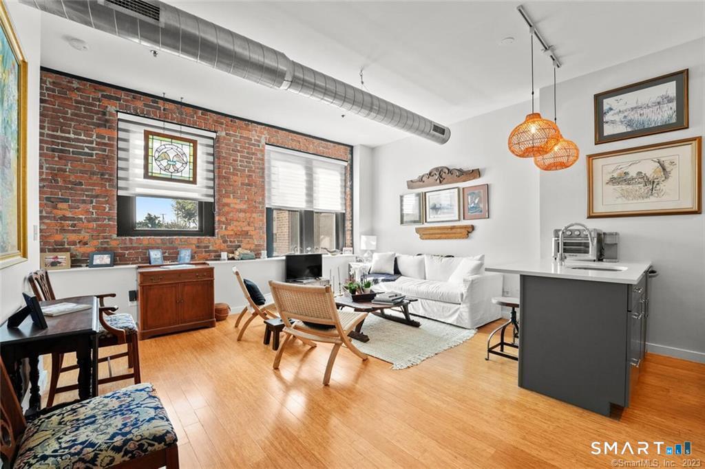 881 Lafayette Boulevard Unit: 1D