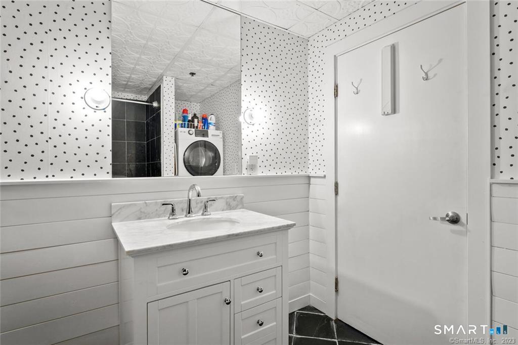 881 Lafayette Boulevard Unit: 1D