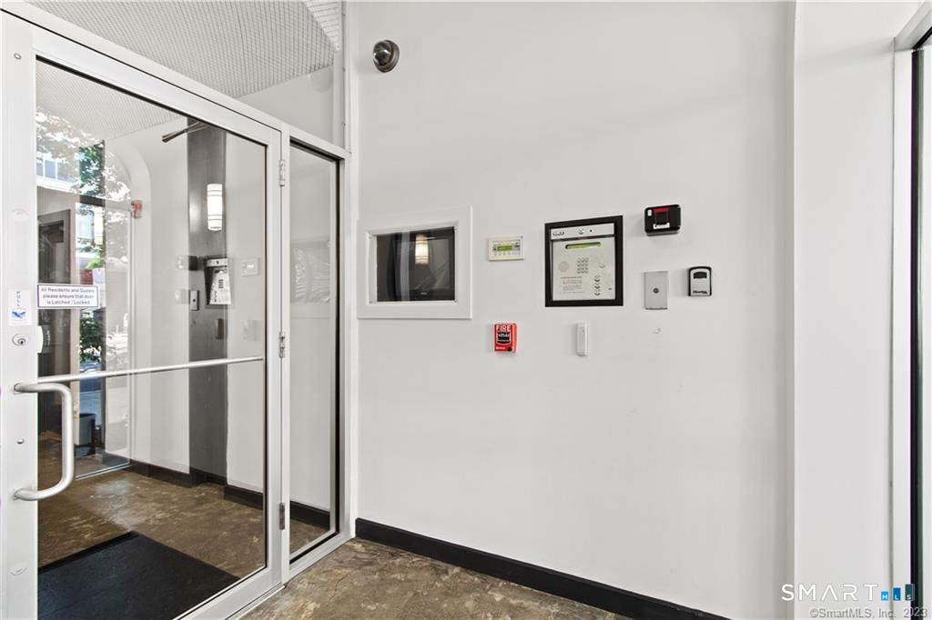 881 Lafayette Boulevard Unit: 1D