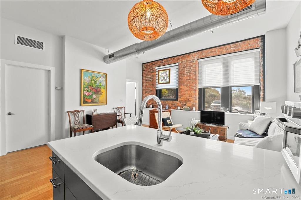 881 Lafayette Boulevard Unit: 1D