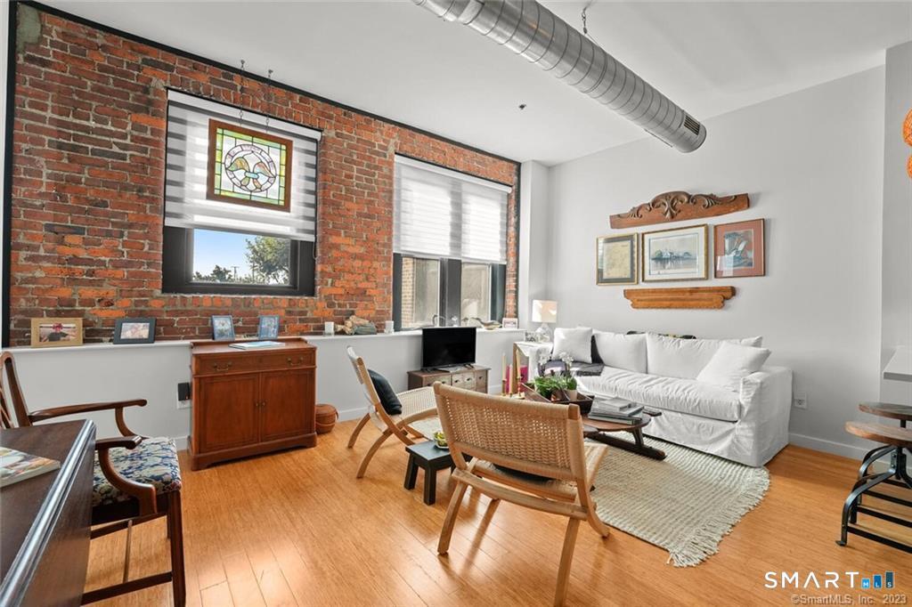 881 Lafayette Boulevard Unit: 1D