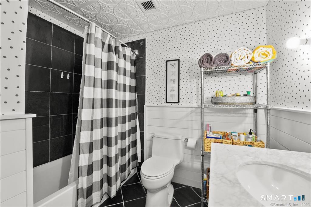 881 Lafayette Boulevard Unit: 1D