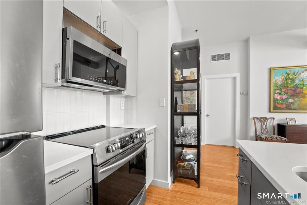 881 Lafayette Boulevard Unit: 1D