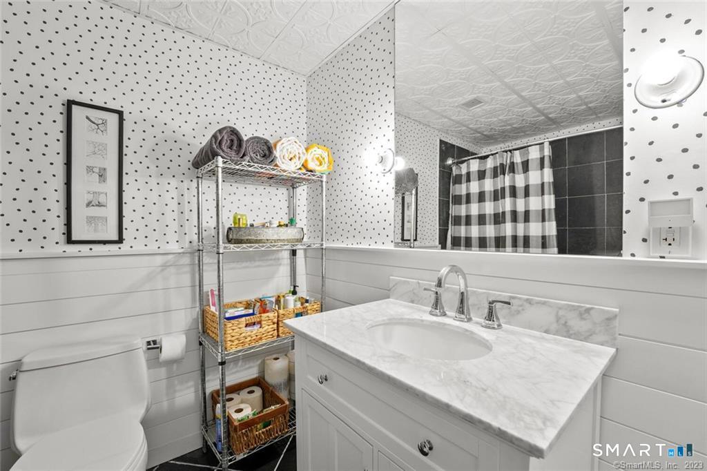 881 Lafayette Boulevard Unit: 1D