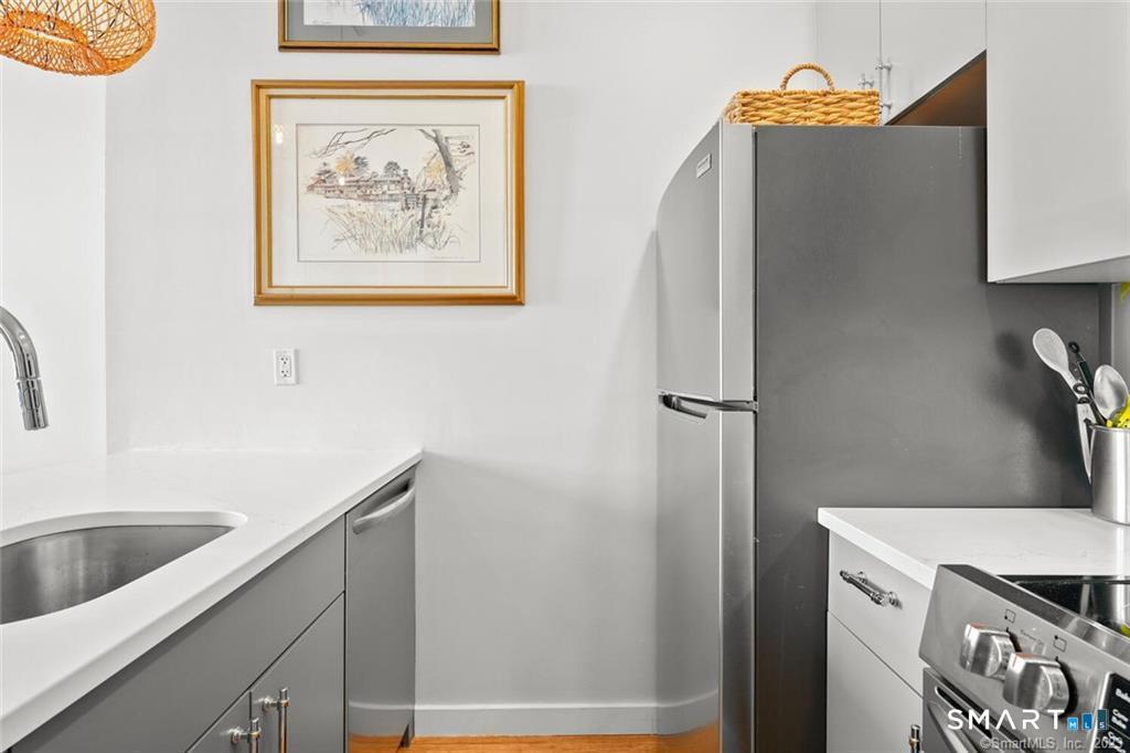 881 Lafayette Boulevard Unit: 1D