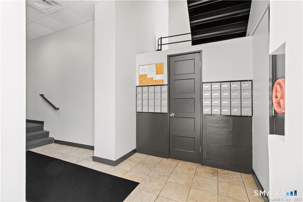 881 Lafayette Boulevard Unit: 1D