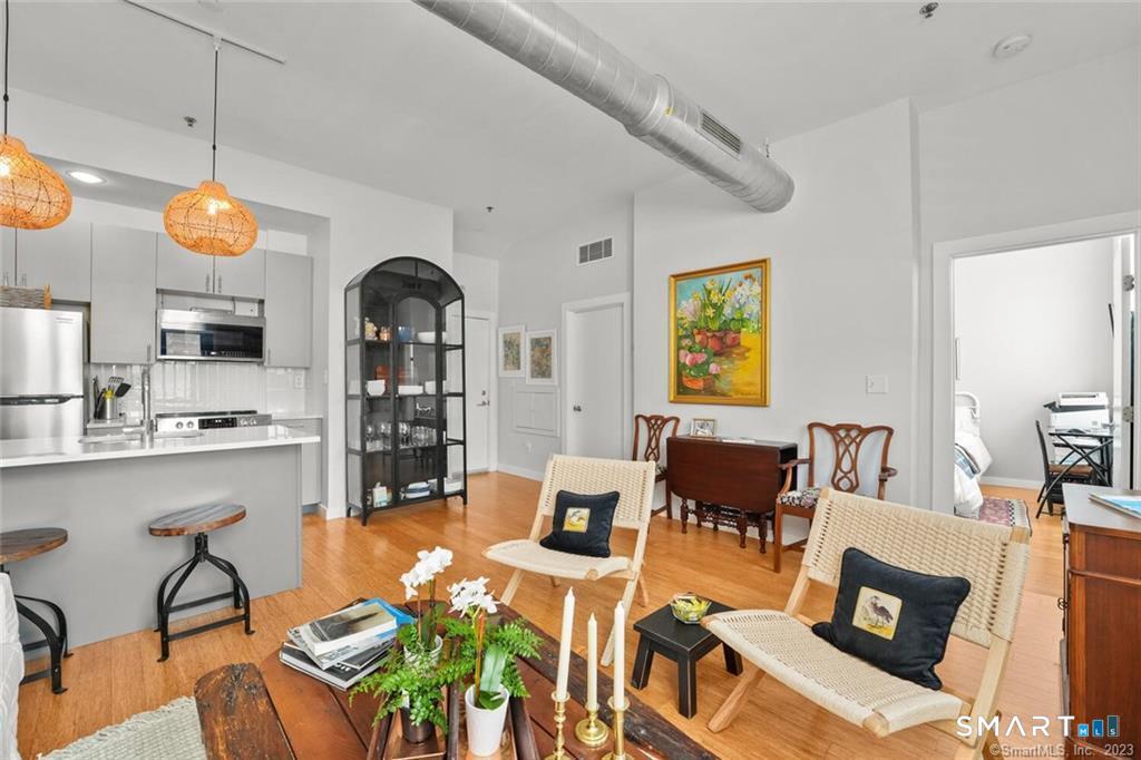 881 Lafayette Boulevard Unit: 1D