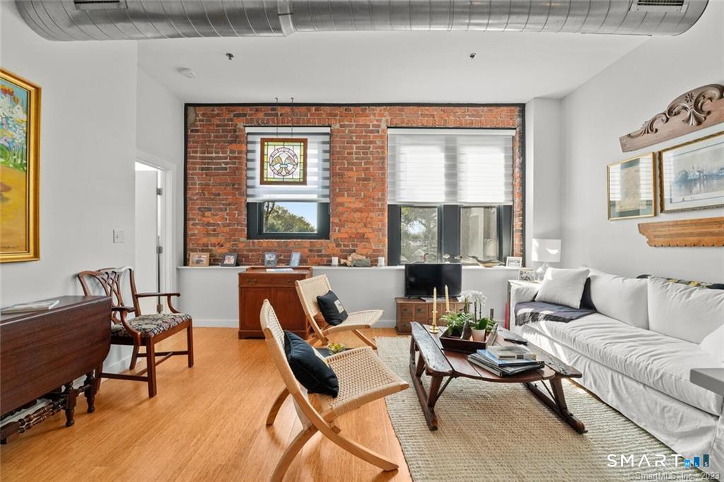 881 Lafayette Boulevard Unit: 1D