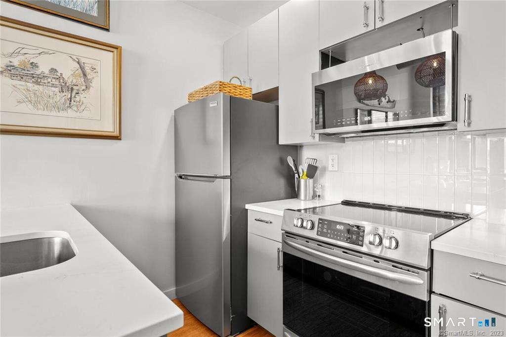 881 Lafayette Boulevard Unit: 1D