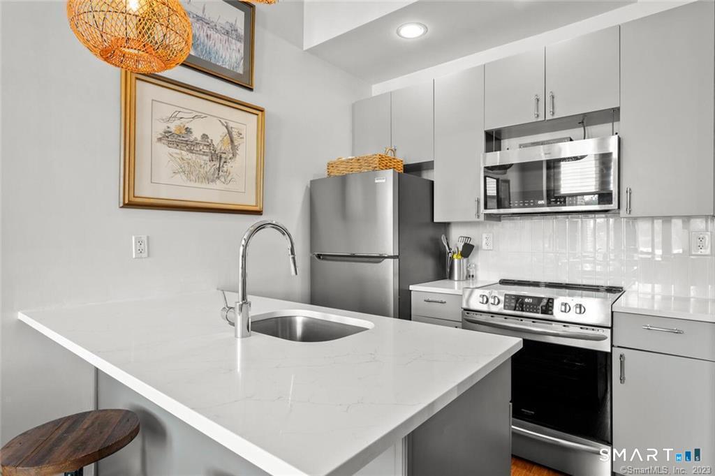881 Lafayette Boulevard Unit: 1D