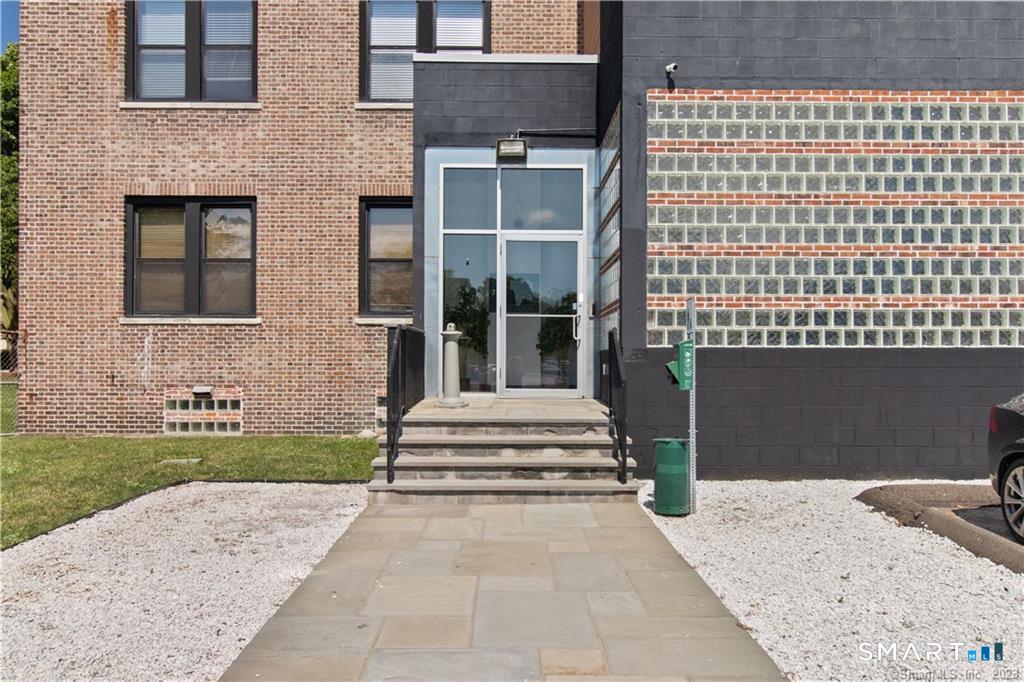 881 Lafayette Boulevard Unit: 1D
