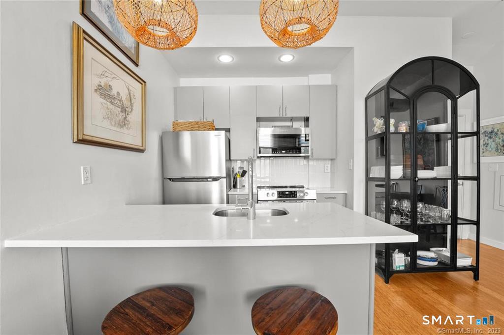881 Lafayette Boulevard Unit: 1D