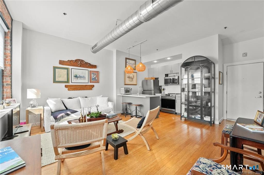 881 Lafayette Boulevard Unit: 1D
