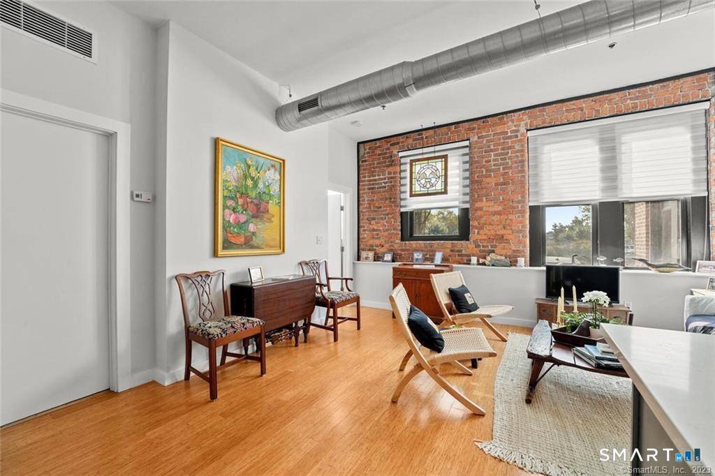 881 Lafayette Boulevard Unit: 1D