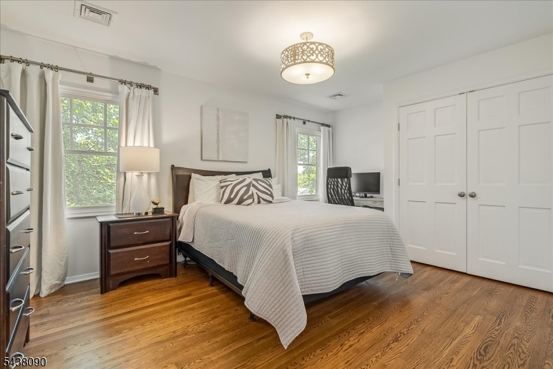 22 Ridge Dr W.
