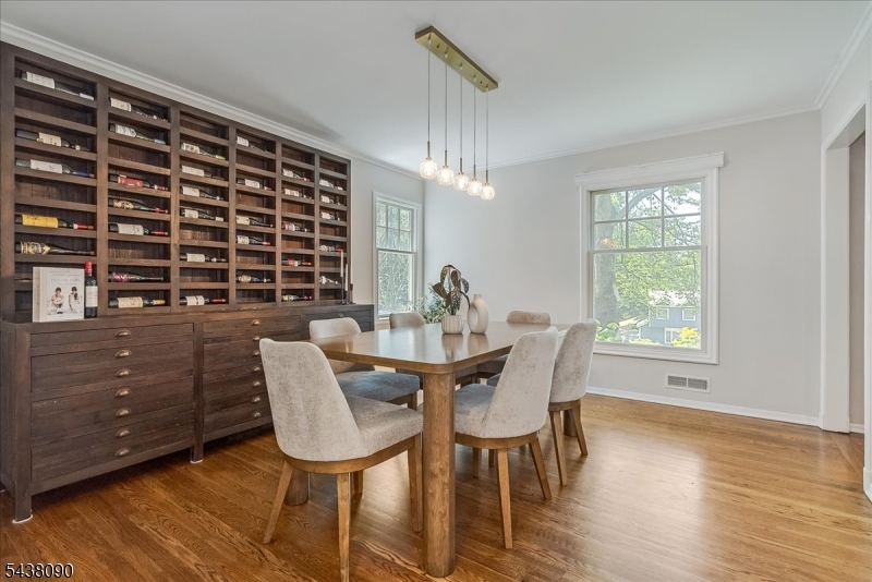 22 Ridge Dr W.