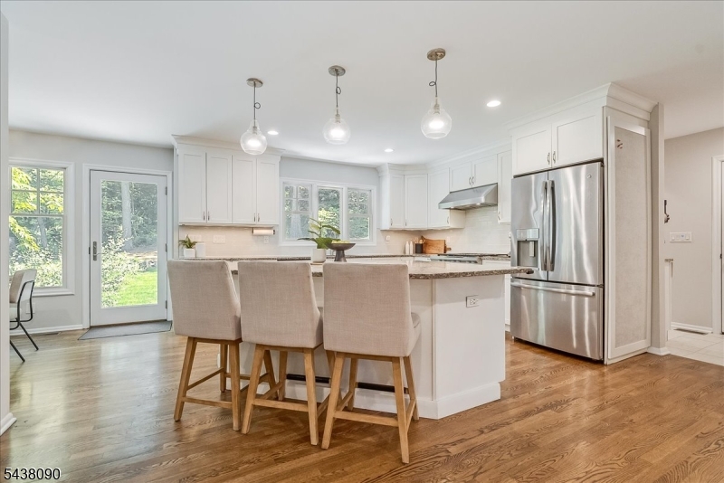 22 Ridge Dr W.