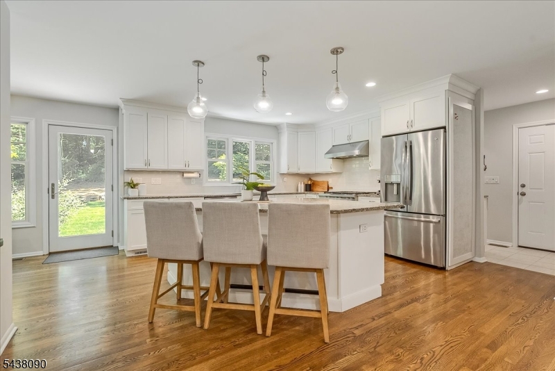 22 Ridge Dr W.