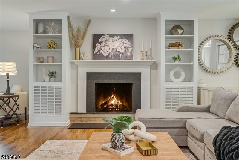22 Ridge Dr W.