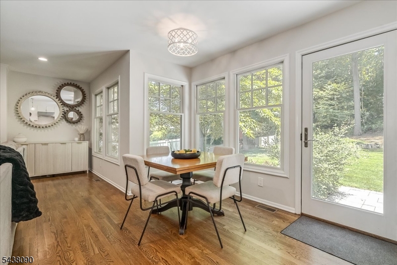 22 Ridge Dr W.