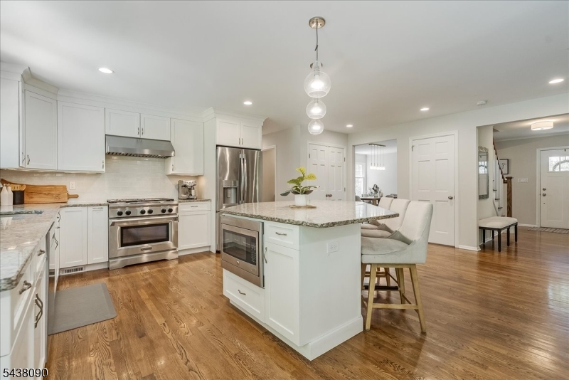 22 Ridge Dr W.