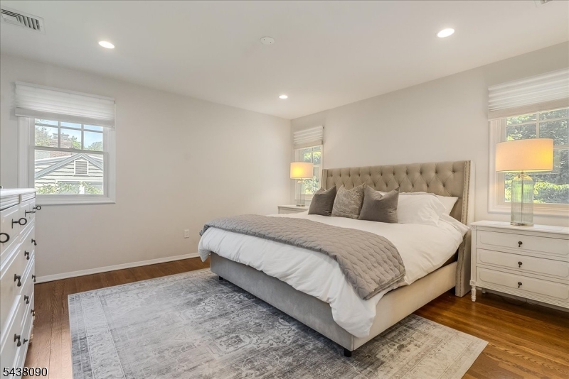 22 Ridge Dr W.