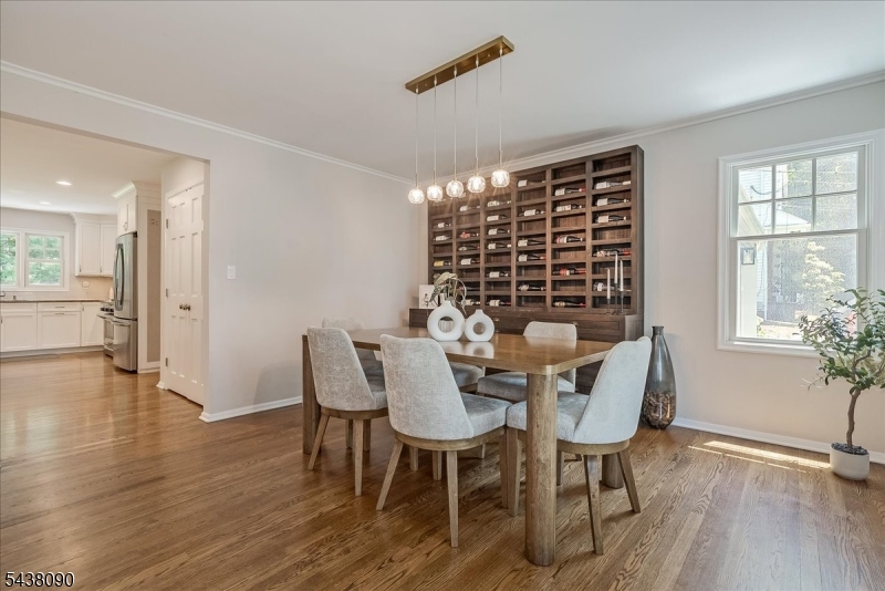22 Ridge Dr W.
