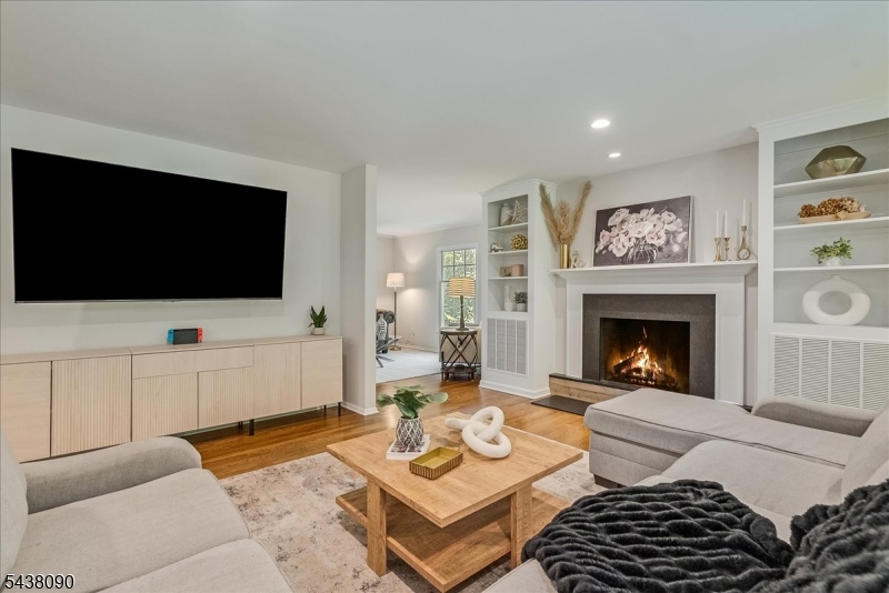 22 Ridge Dr W.