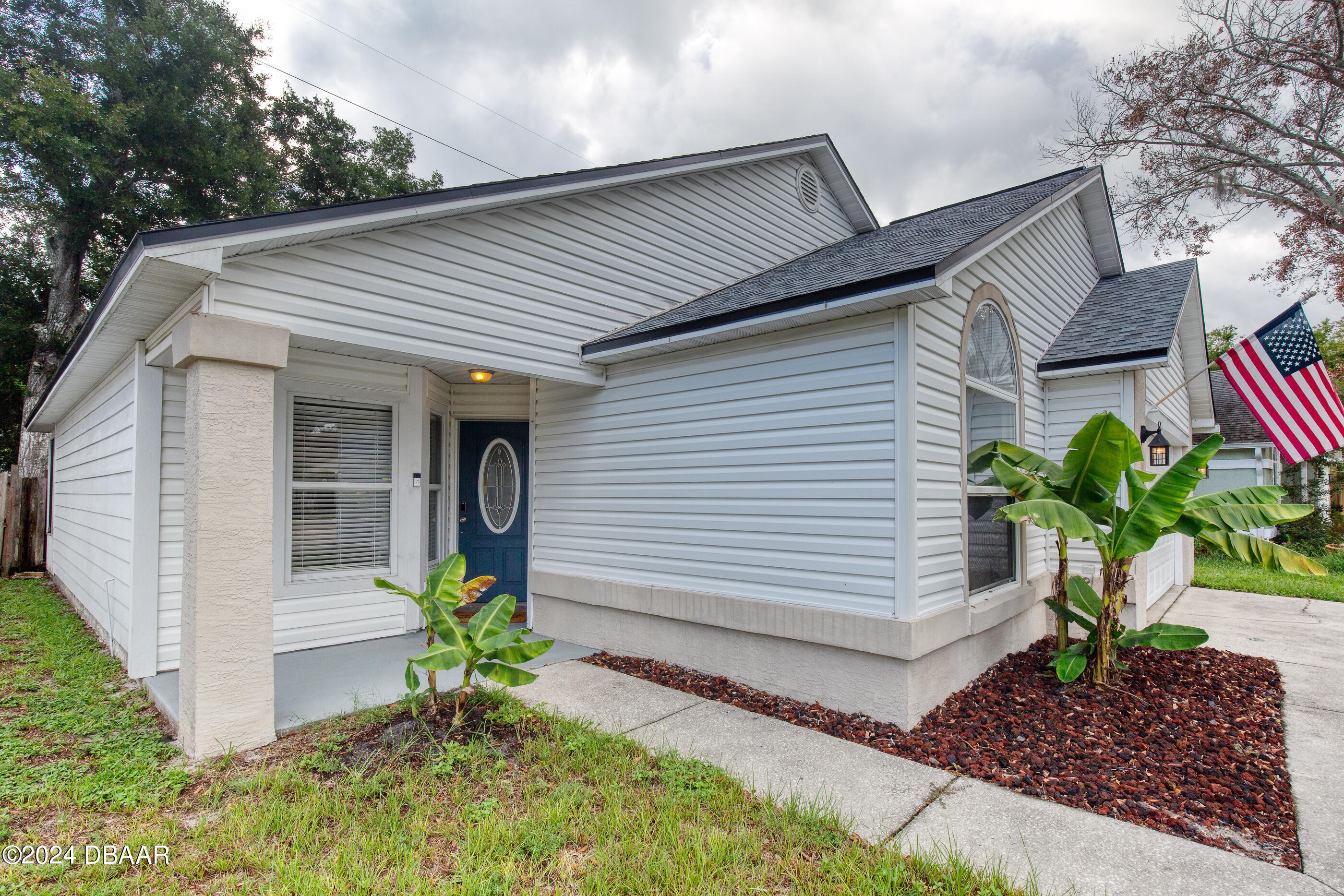 1611 Woodacres Court
