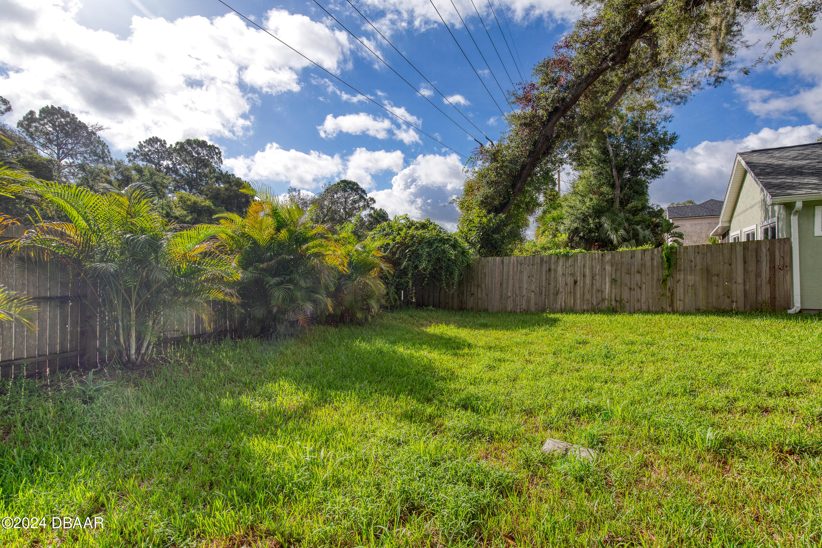 1611 Woodacres Court