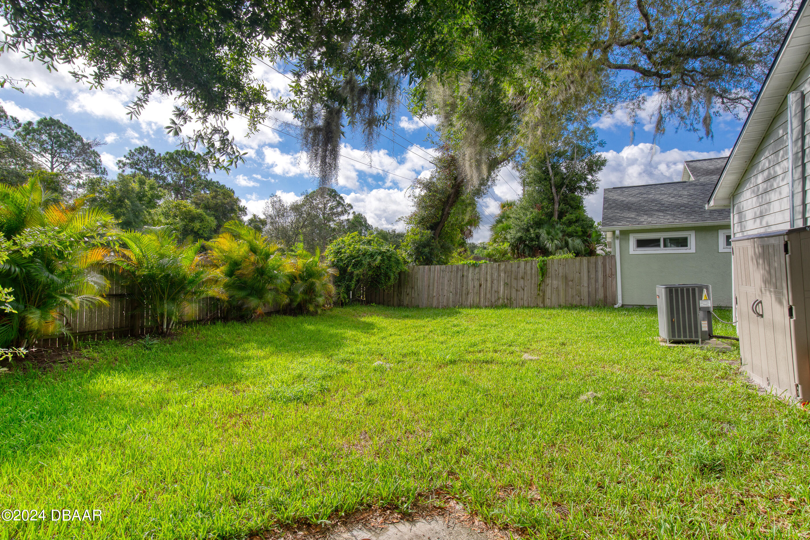 1611 Woodacres Court