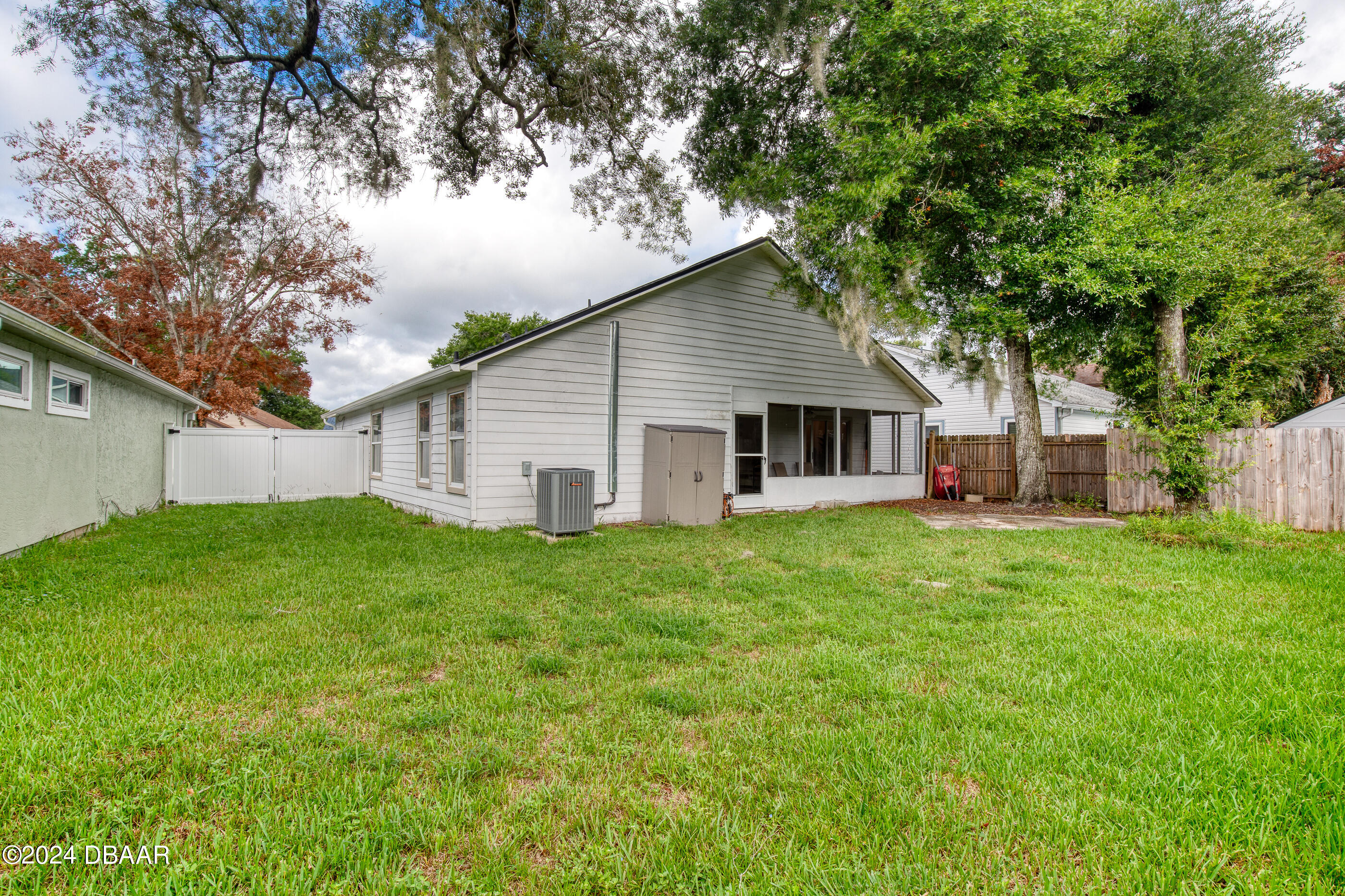 1611 Woodacres Court