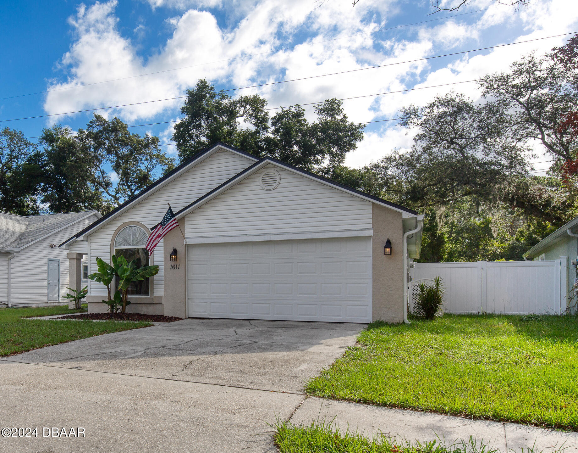1611 Woodacres Court