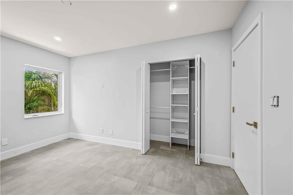 828 NE 17th Way Unit: 1