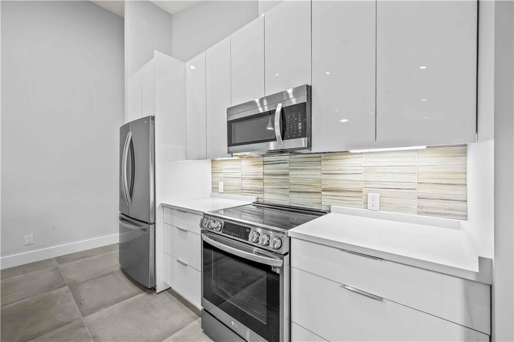 828 NE 17th Way Unit: 2