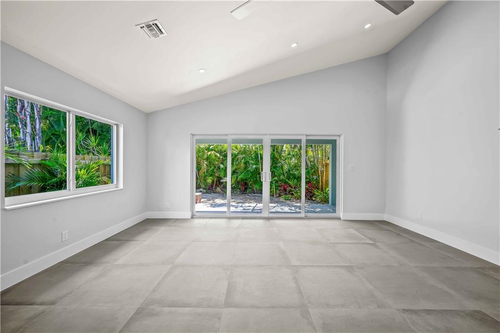 828 NE 17th Way Unit: 2