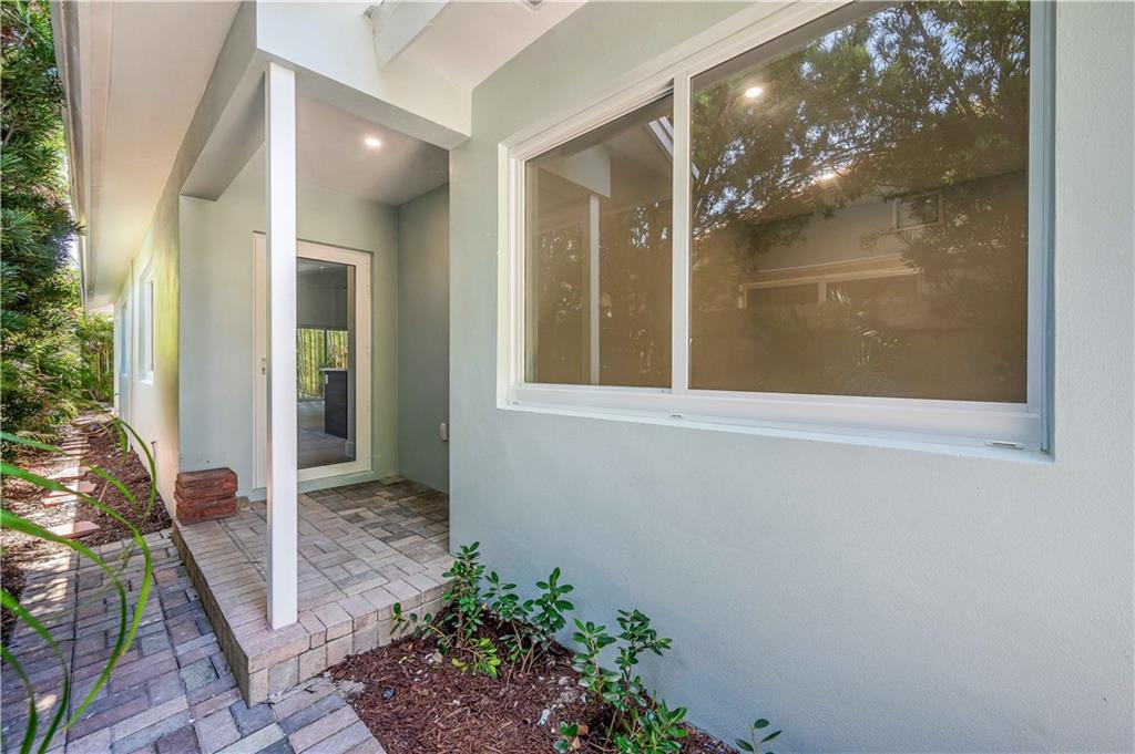 828 NE 17th Way Unit: 2