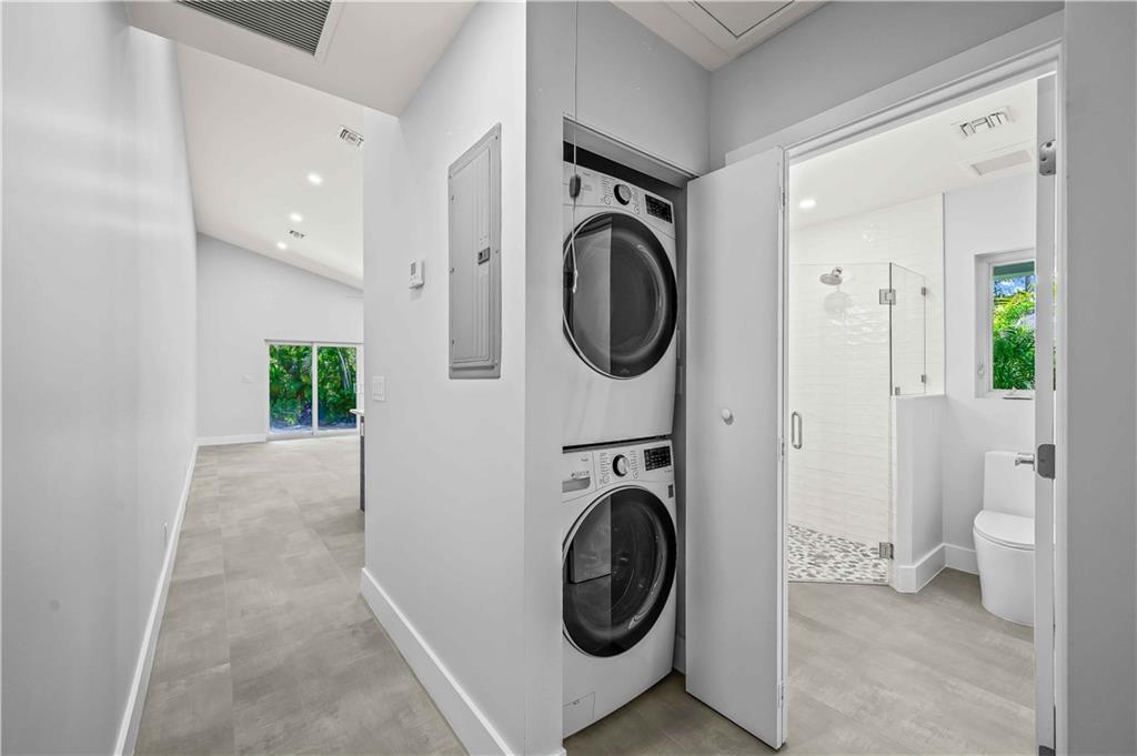 828 NE 17th Way Unit: 2