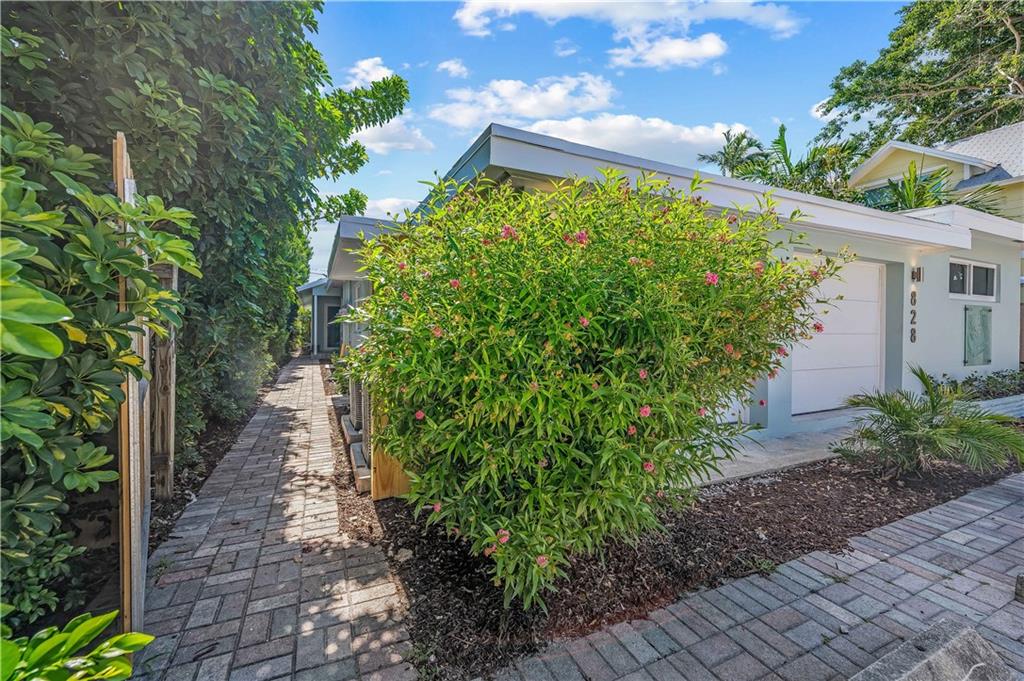 828 NE 17th Way Unit: 2