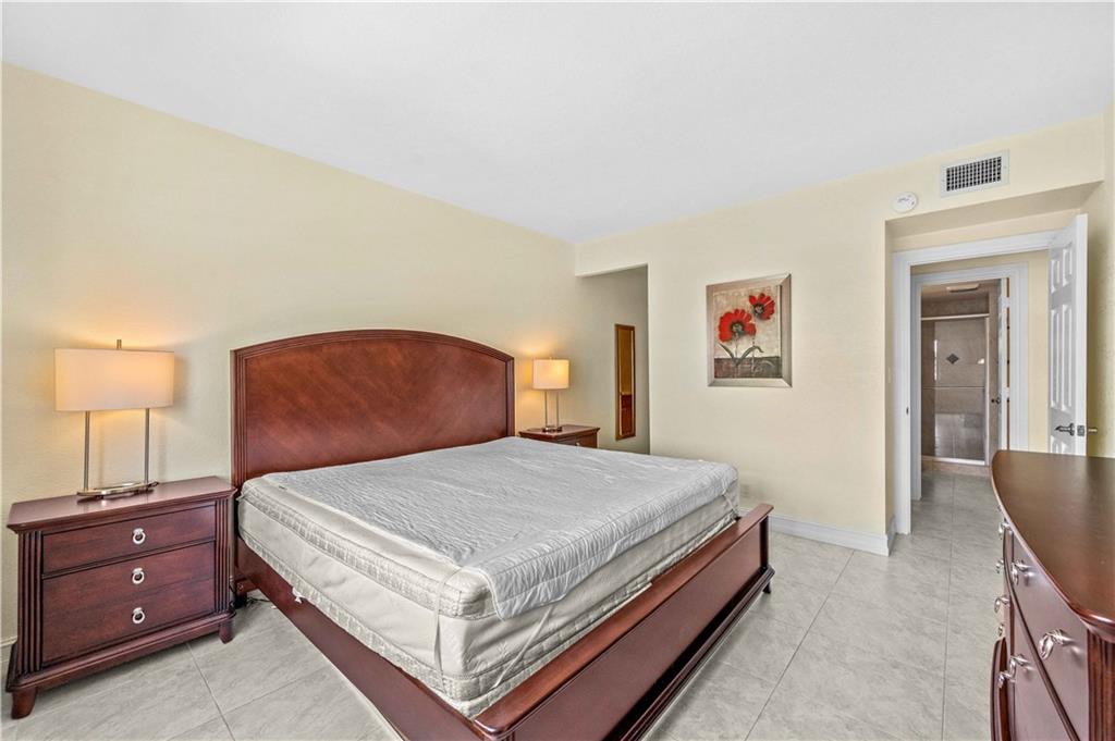 400 N Riverside Dr Unit: 304