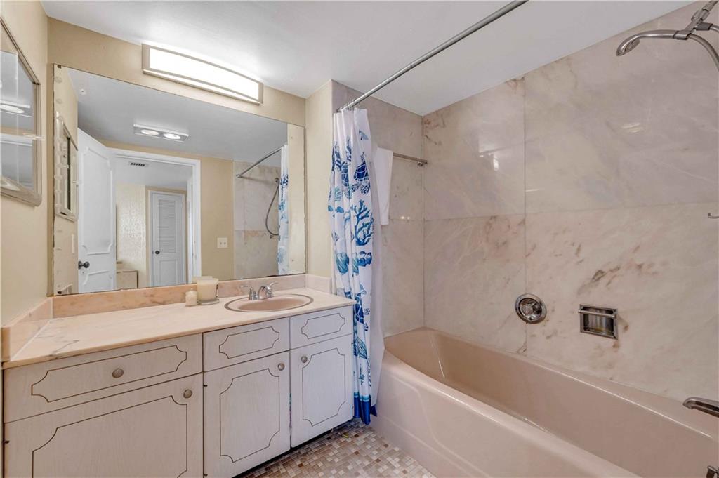 3000 Holiday Dr Unit: 705