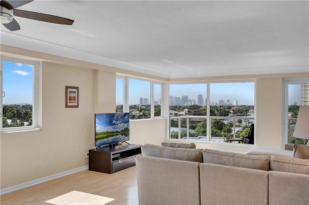 3000 Holiday Dr Unit: 705