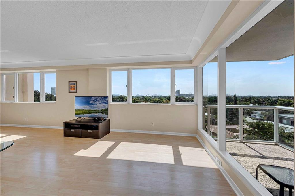 3000 Holiday Dr Unit: 705