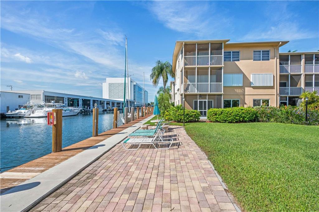 1510 SE 15th St Unit: 106